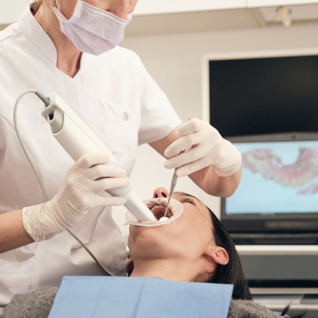 Biaya Konsultasi Free dan Periksa Gigi dengan Intra Oral Camera 75 ribu hanya di Asha Dental Care